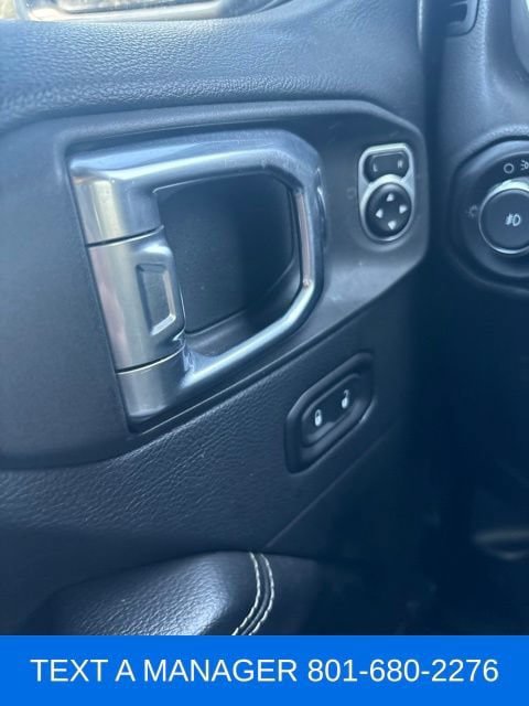 Used 2018 Jeep Wrangler Unlimited Sahara w/ Cold Weather Group AWD/4WD image 18