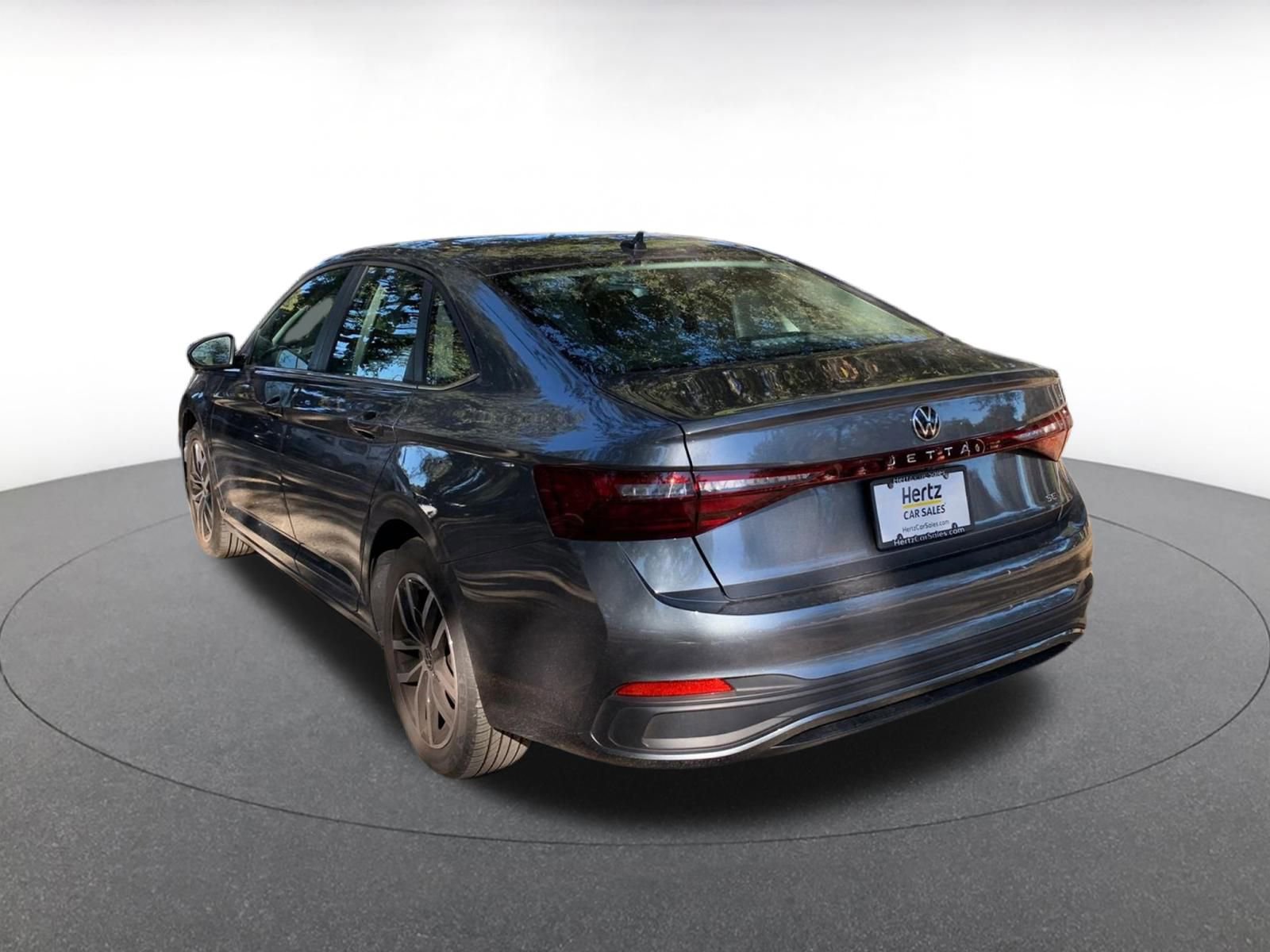 Used 2025 Volkswagen Jetta SE image 5