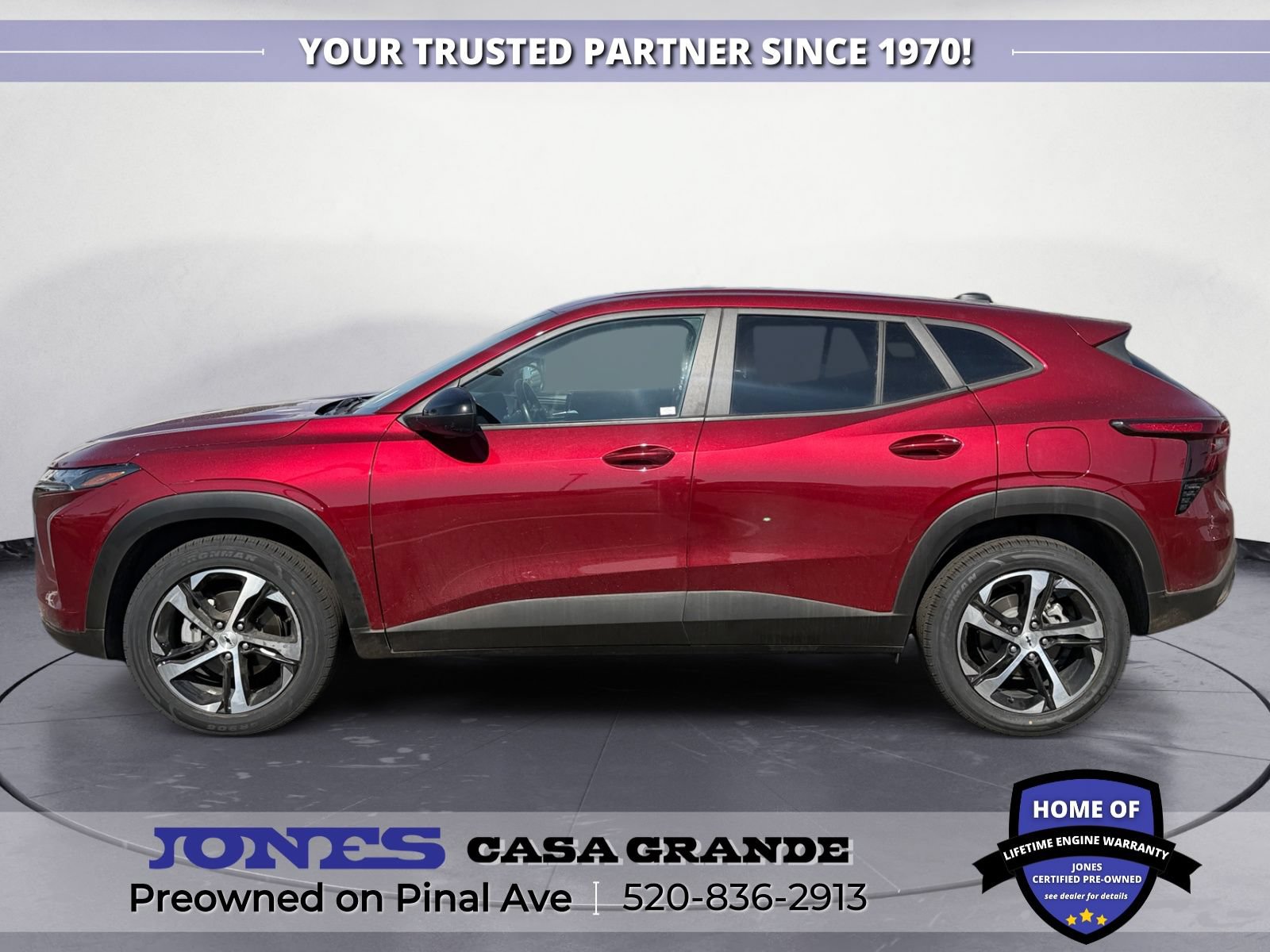 Used 2025 Chevrolet Trax RS w/ Sunroof Package FWD image 3