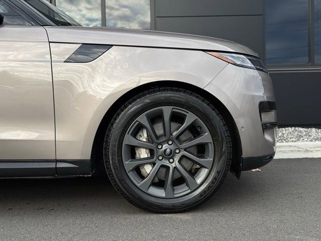Used 2023 Land Rover Range Rover Sport SE image 12