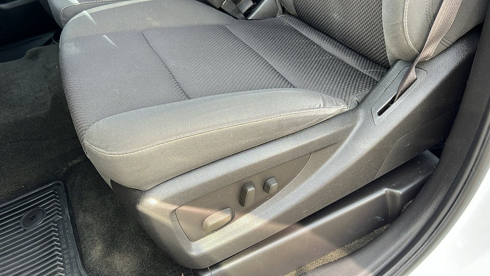 Used 2015 Chevrolet Silverado 2500 LT w/ LT Convenience Package image 18