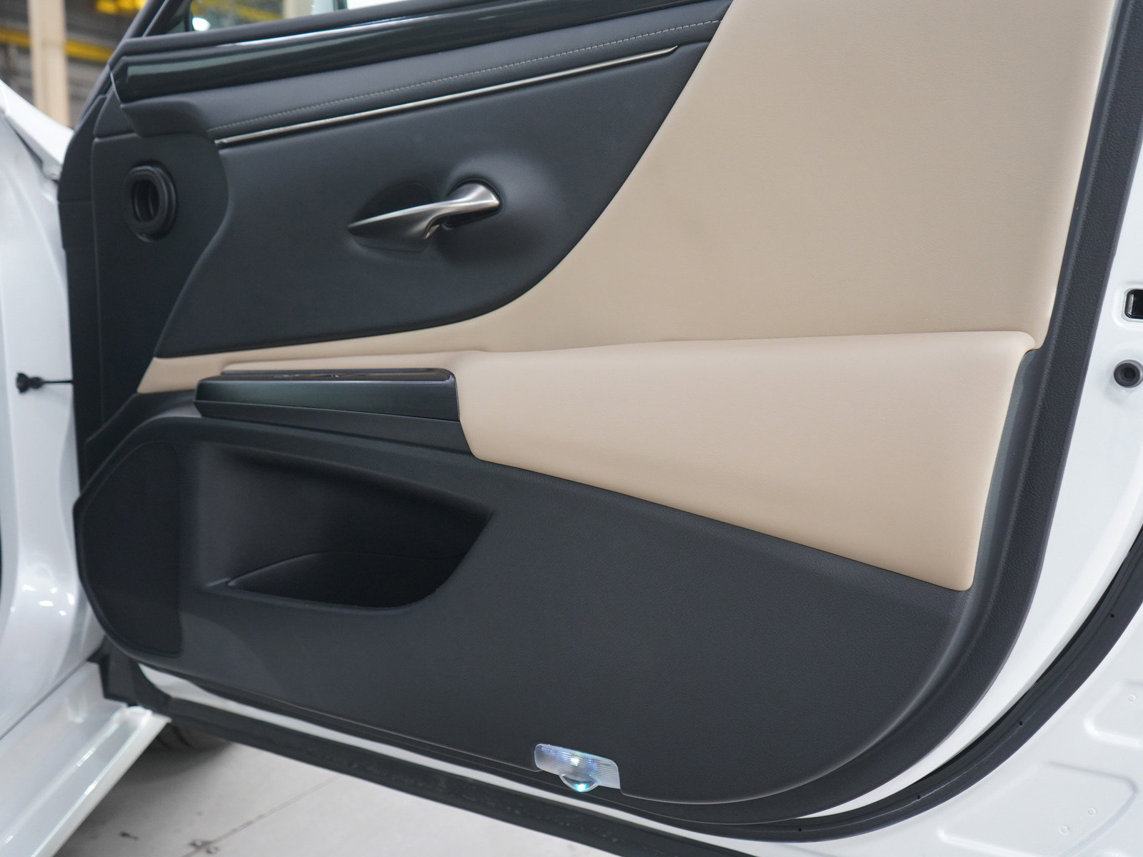 Used 2021 Lexus ES 350 w/ Accessory Package FWD image 9