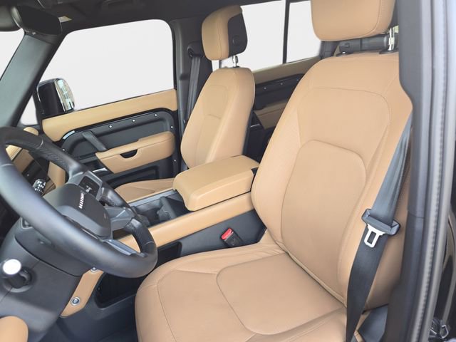 Used 2025 Land Rover Defender 130 X-Dynamic SE image 16