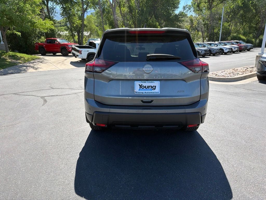 Used 2025 Nissan Rogue S AWD/4WD image 5