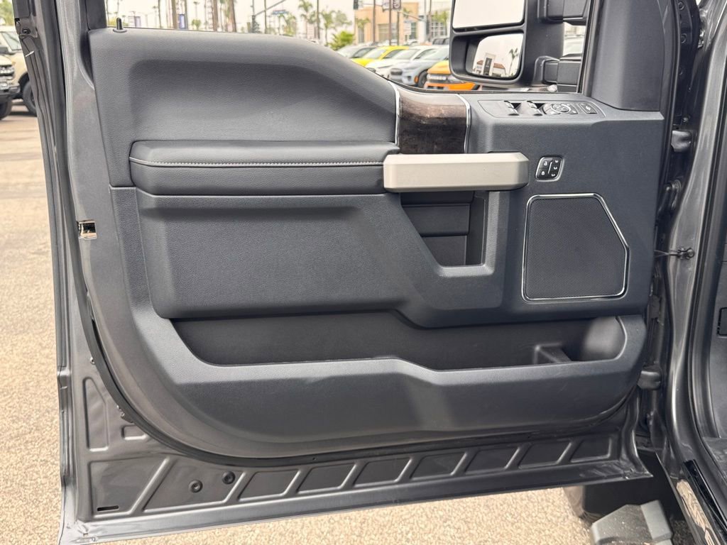 Certified 2022 Ford F250 Lariat w/ Black Appearance Package image 15