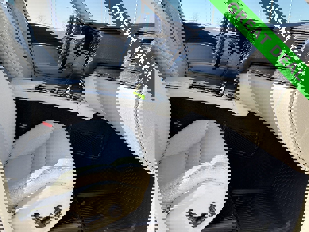 Used 2020 Volvo XC90 T8 Momentum w/ Protection Package Premier image 38