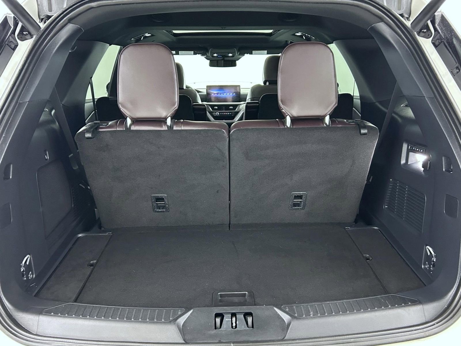 Used 2025 Ford Explorer Platinum w/ LUX Leather Package image 23