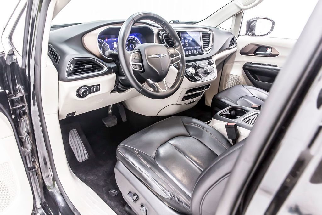 Used 2019 Chrysler Pacifica Touring-L Plus image 28