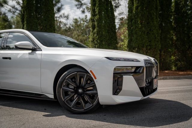 Used 2023 BMW i7 xDrive60 w/ Executive Package 2 image 7