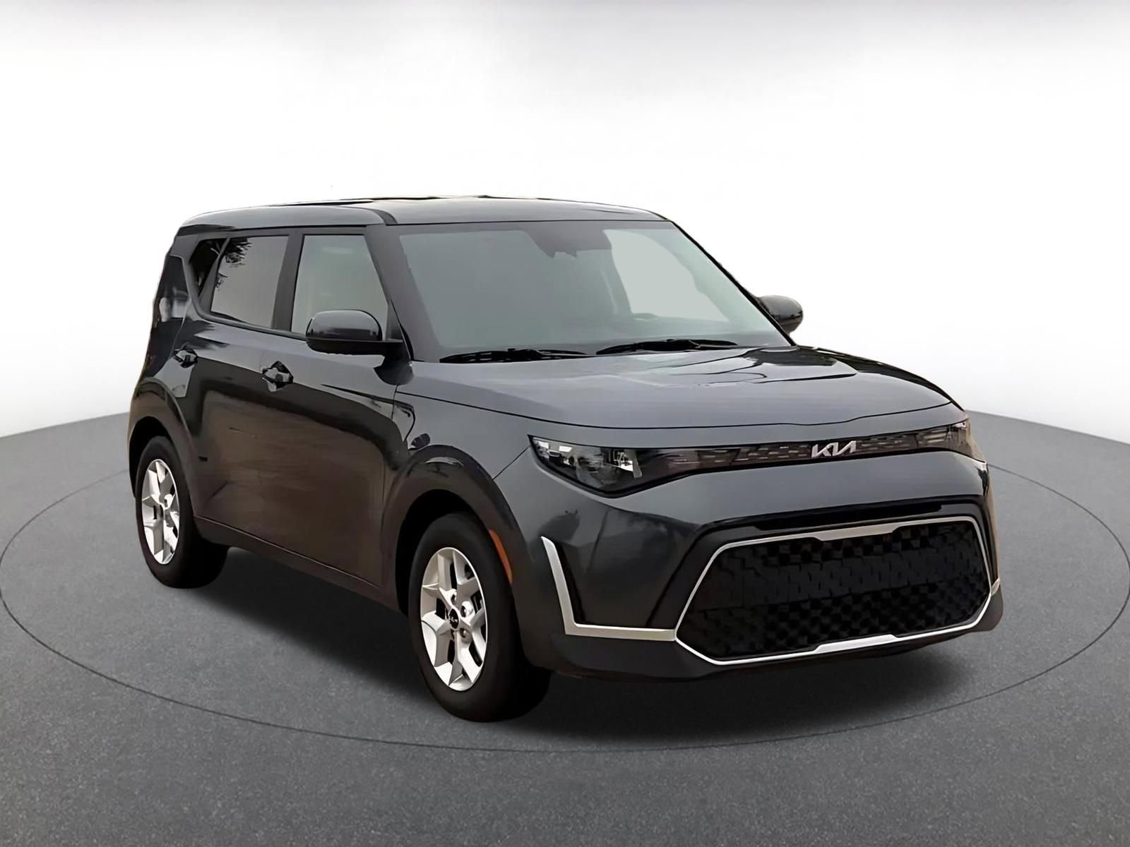 Used 2025 Kia Soul LX w/ LX Technology Package FWD image 3