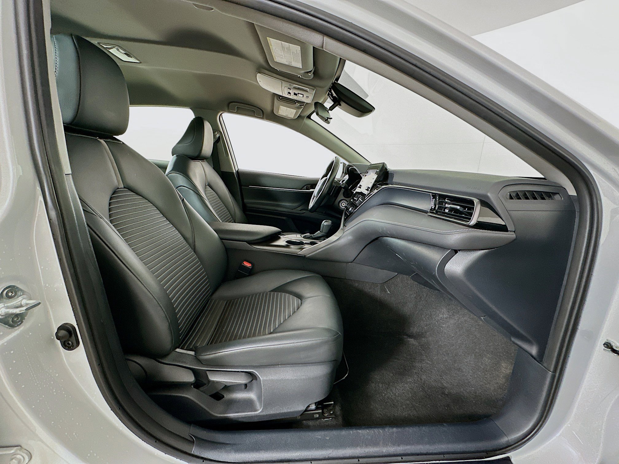 Used 2024 Toyota Camry SE image 29