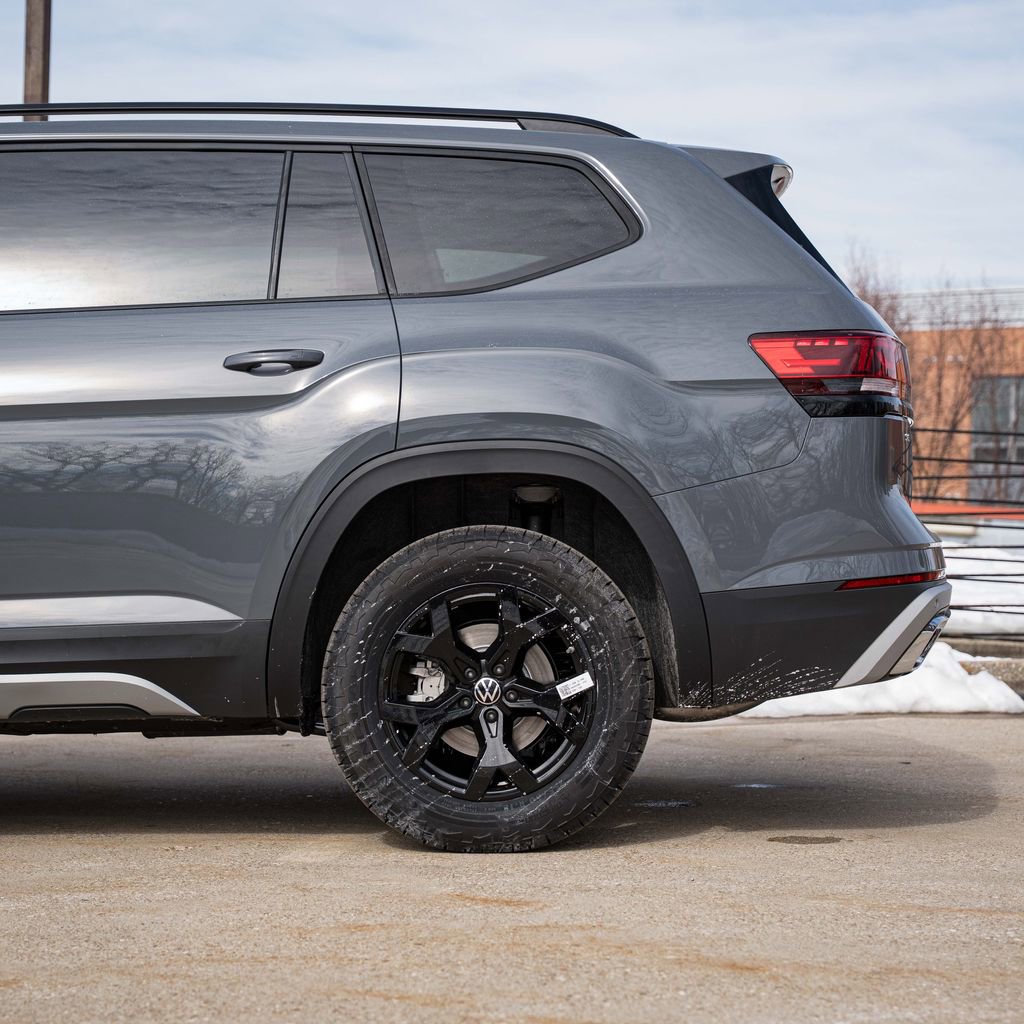 New 2026 Volkswagen Atlas Peak Edition image 4
