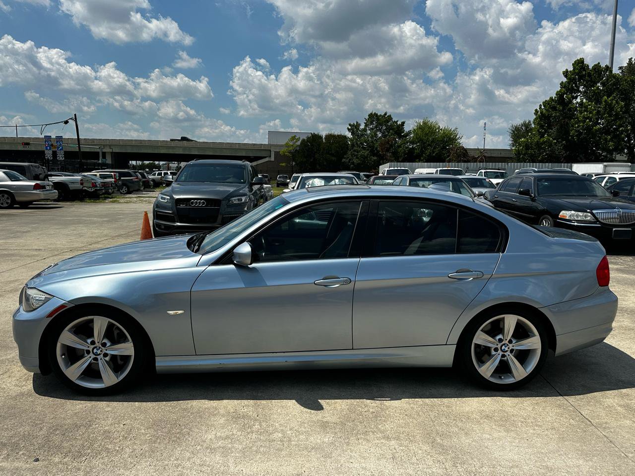 Used 2010 BMW 335i Sedan RWD image 2