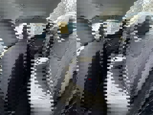 Used 2014 Hyundai Elantra SE image 13