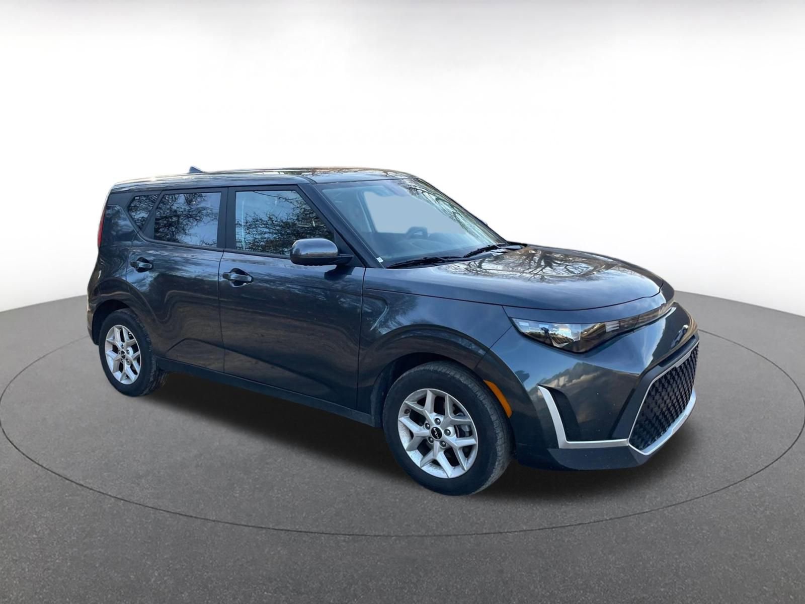Used 2025 Kia Soul LX w/ LX Technology Package image 2
