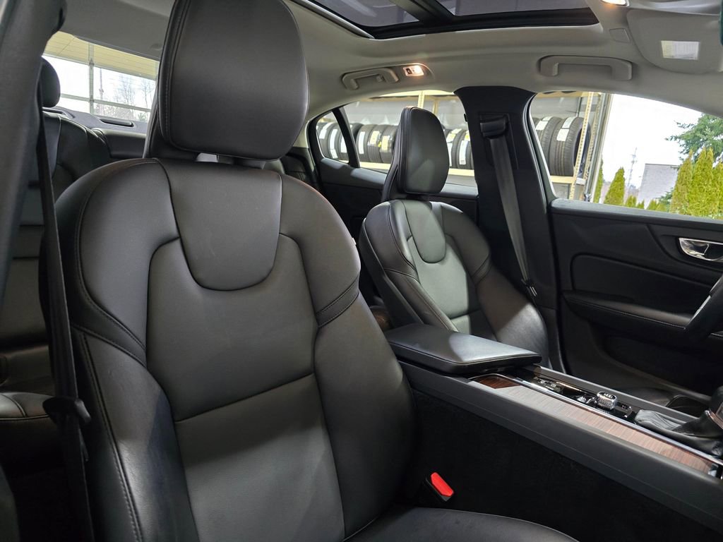 Used 2021 Volvo S60 T6 Momentum w/ Premium Package image 28
