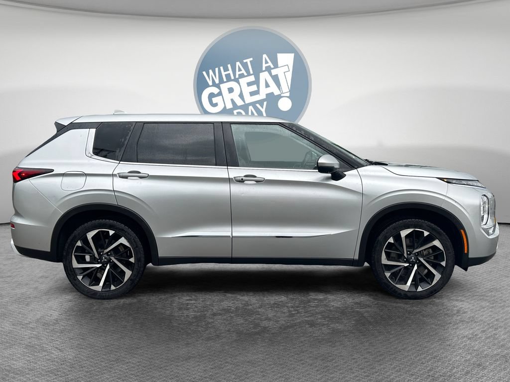 Used 2022 Mitsubishi Outlander SE AWD/4WD image 2