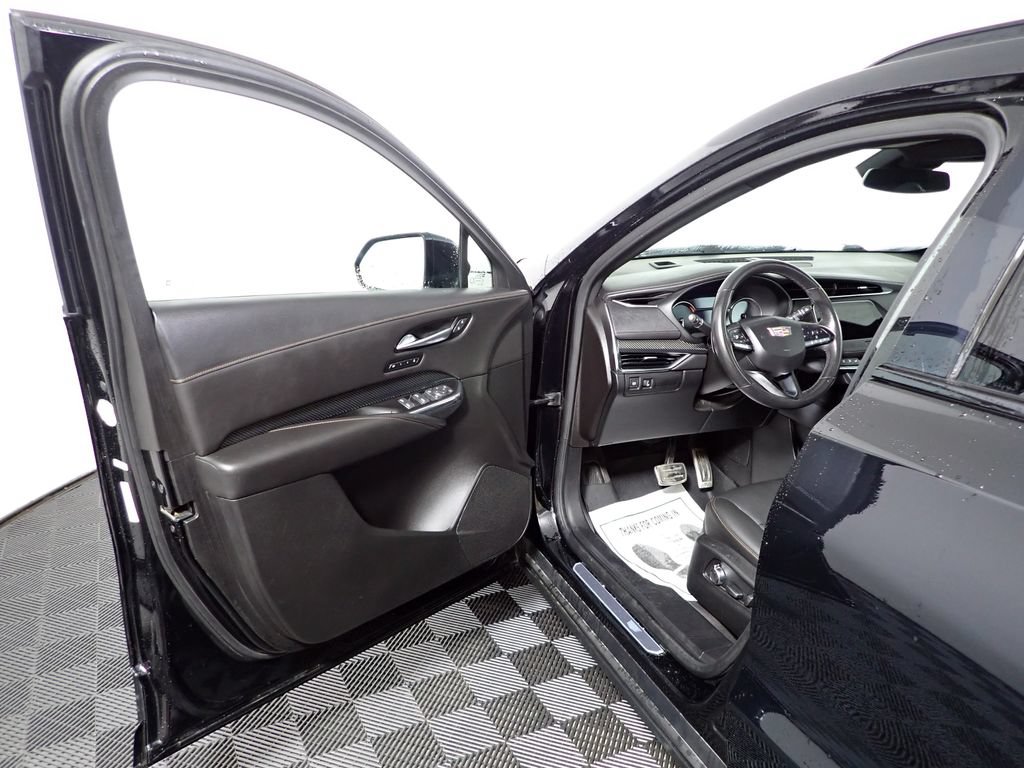 Used 2020 Cadillac XT4 Sport w/ Driver Awareness Package AWD/4WD image 19