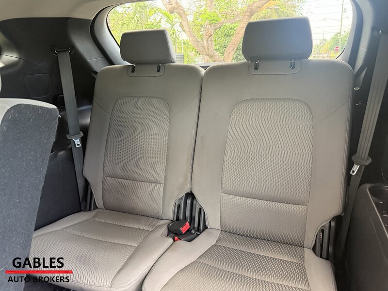 Used 2018 Hyundai Santa Fe SE w/ Cargo Package AWD/4WD image 25