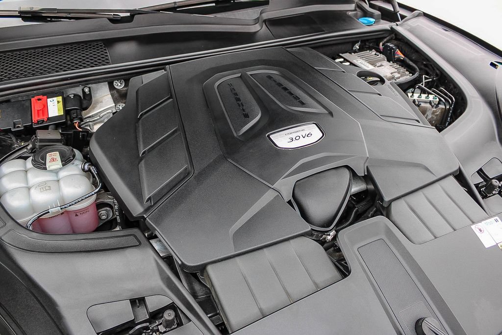 Used 2022 Porsche Cayenne Platinum Edition AWD/4WD image 27