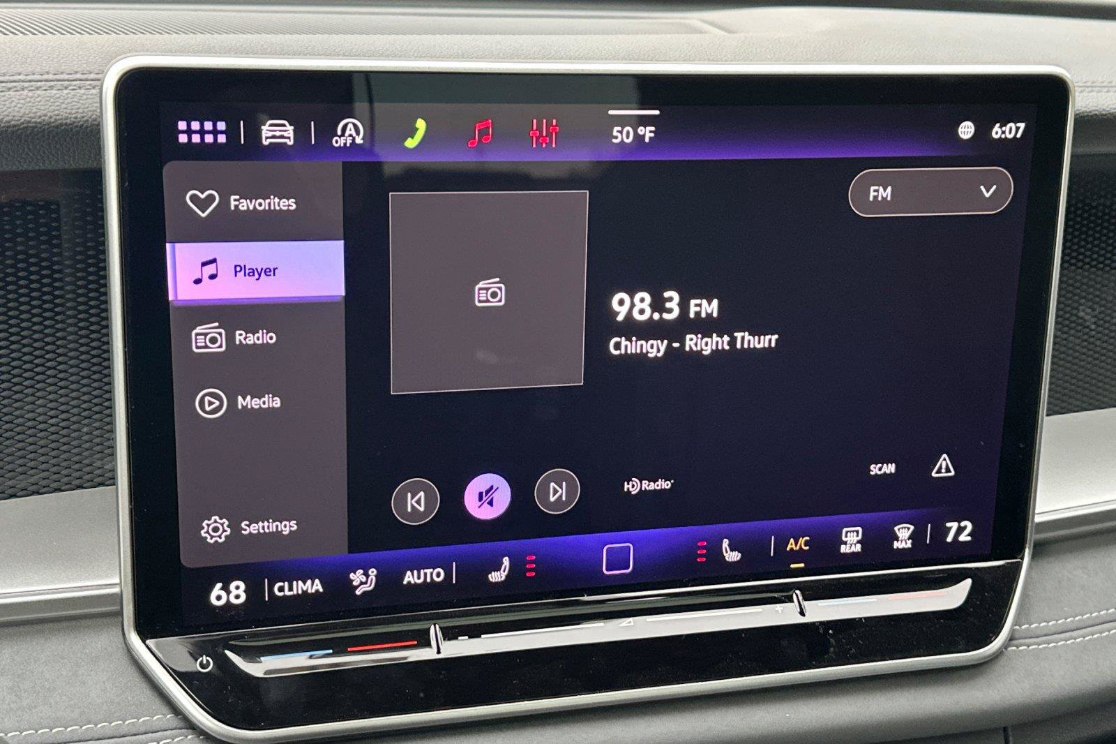 New 2026 Volkswagen Tiguan SE R-Line FWD image 17