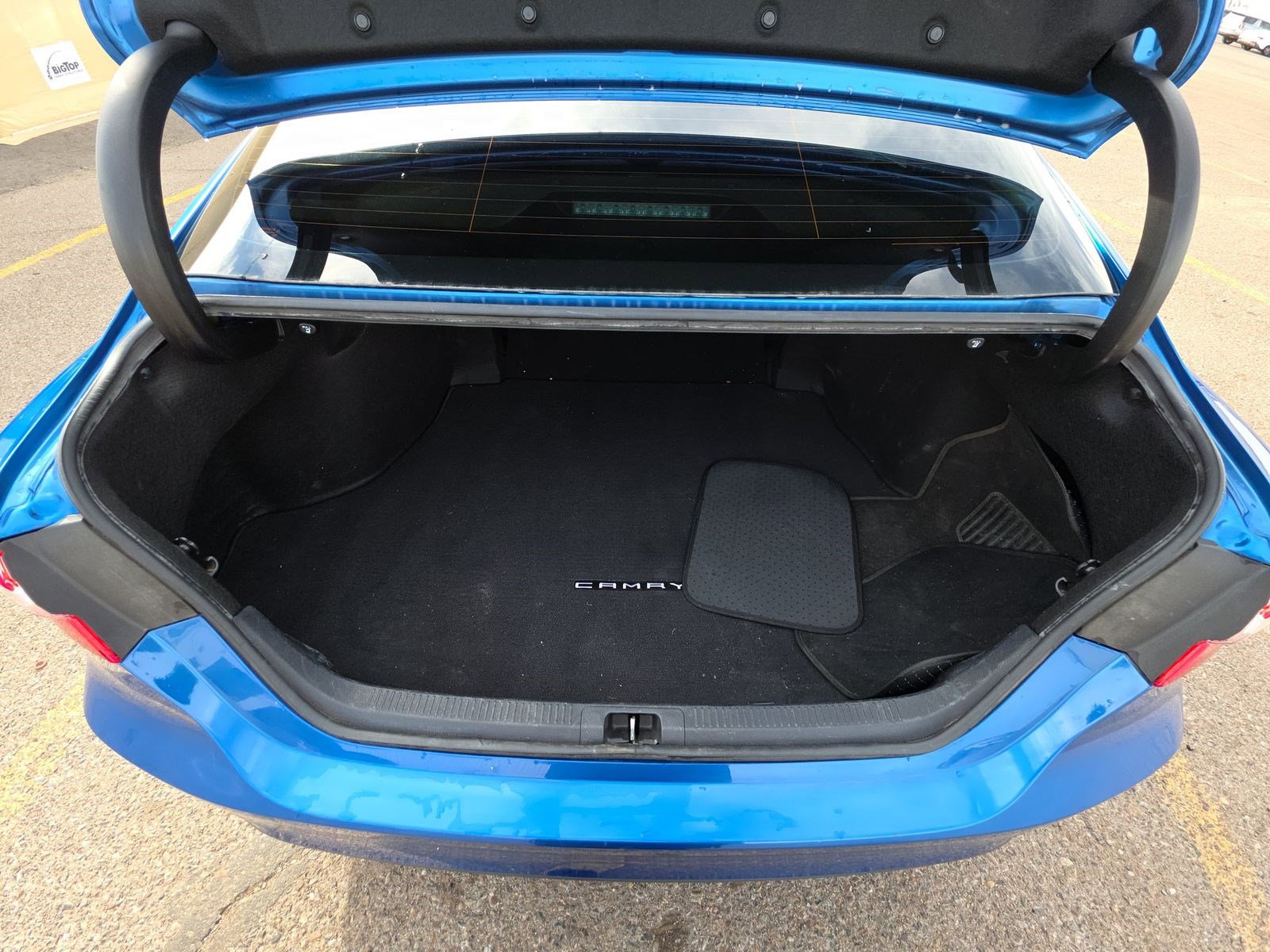 Used 2020 Toyota Camry LE w/ Carpet Mat Package image 22