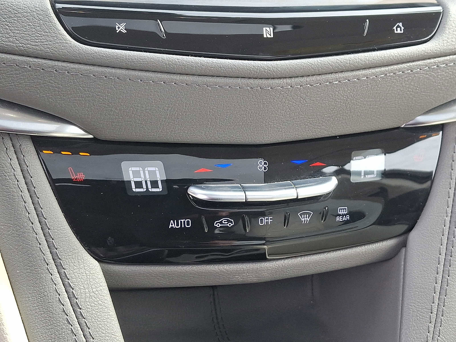 Used 2021 Cadillac XT5 Premium Luxury image 17