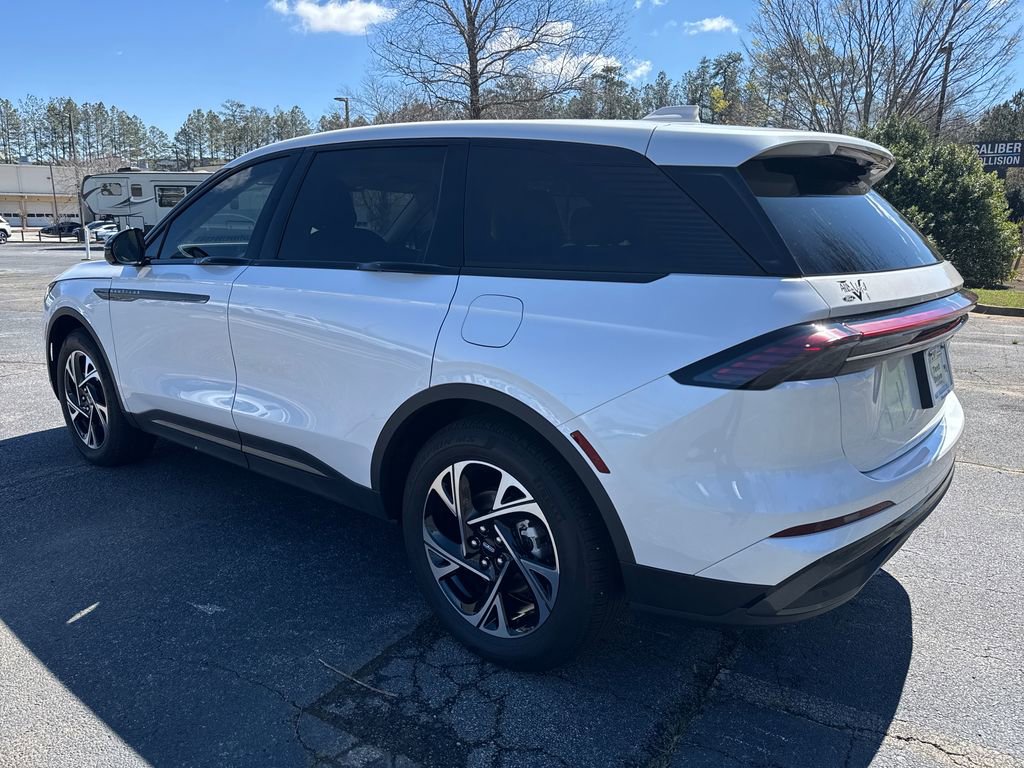 Used 2025 Lincoln Nautilus Premier w/ Jet Appearance Package image 8