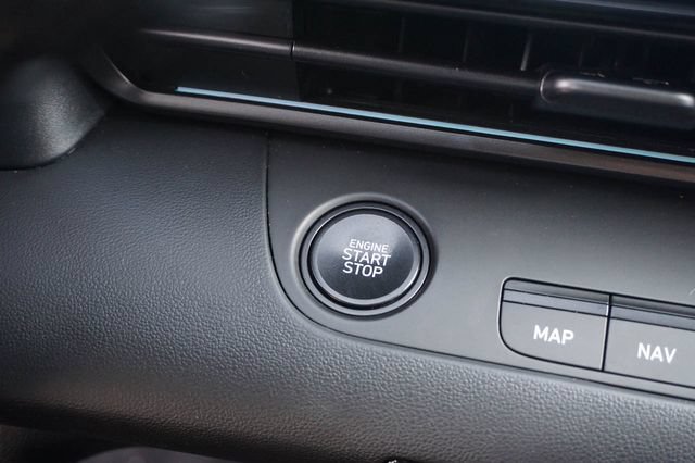 Used 2025 Hyundai Elantra SEL FWD image 23