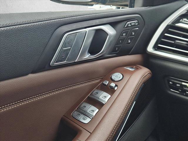 Used 2021 BMW X7 xDrive40i w/ M Sport Package image 21