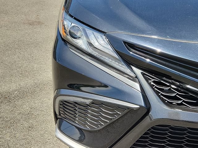 Used 2022 Toyota Camry XSE FWD image 9