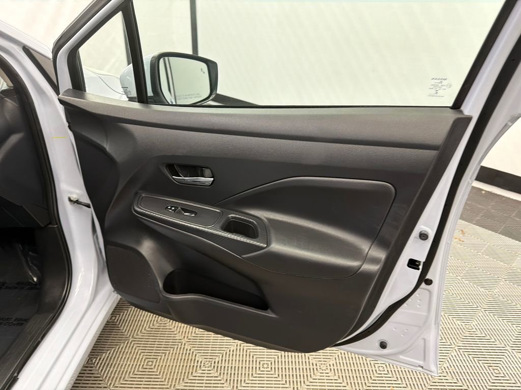 Used 2024 Nissan Versa SV w/ Trunk Package image 15