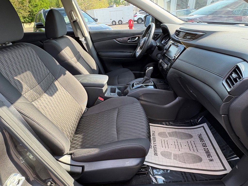 Used 2020 Nissan Rogue SV w/ Premium Package FWD image 19