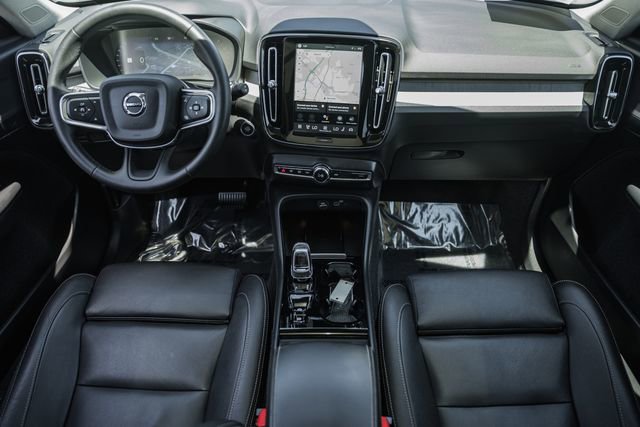 Used 2025 Volvo XC40 B5 Plus AWD/4WD image 22
