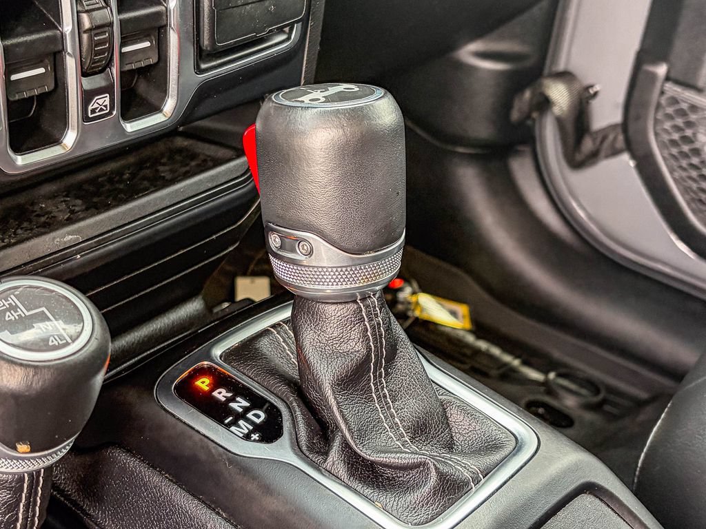 Used 2019 Jeep Wrangler Unlimited Sahara AWD/4WD image 38