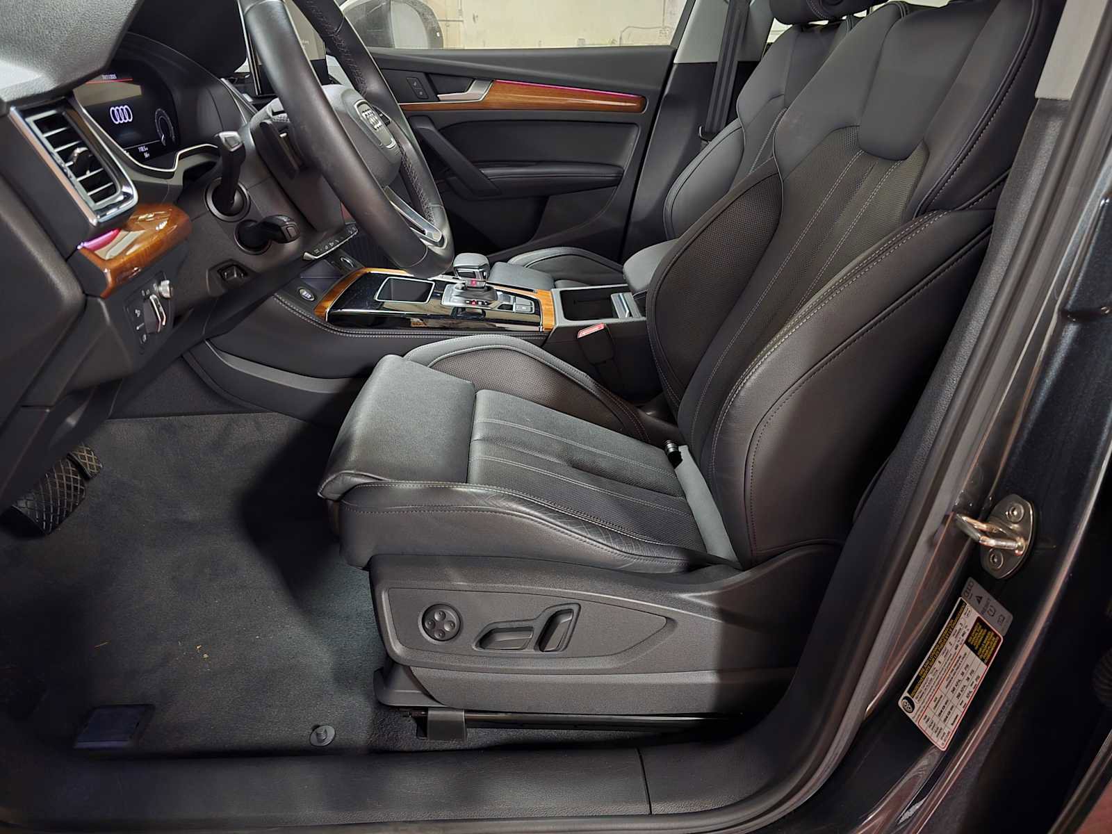 Used 2021 Audi Q5 e Prestige w/ Prestige Package image 23