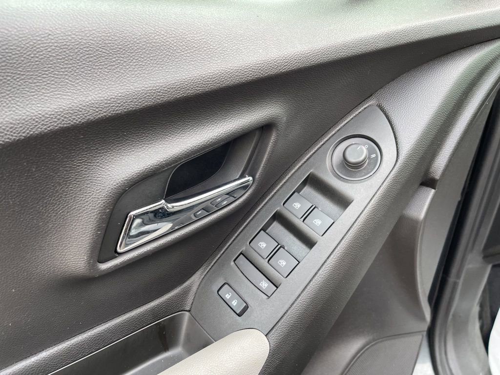 Used 2019 Chevrolet Trax LT w/ Driver Confidence Package image 10