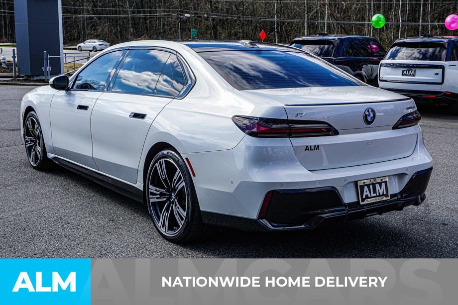 Used 2025 BMW i7 eDrive50 w/ M Sport Package RWD image 4