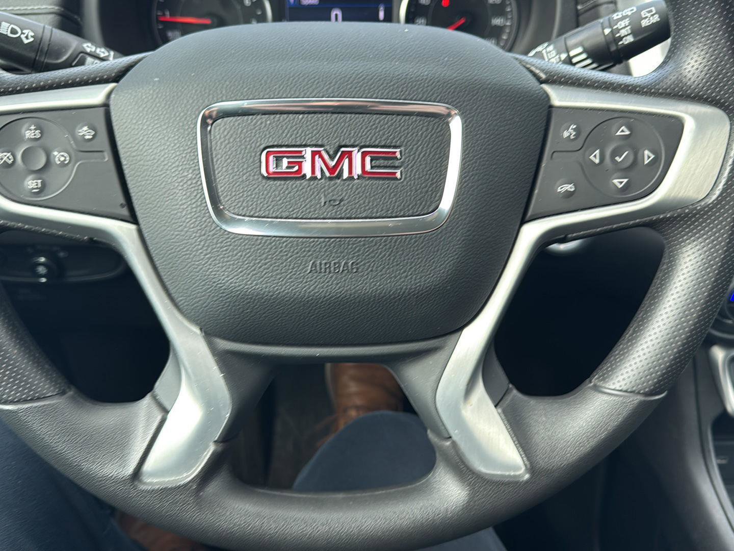 Used 2023 GMC Terrain SLE w/ Driver Convenience Package image 14