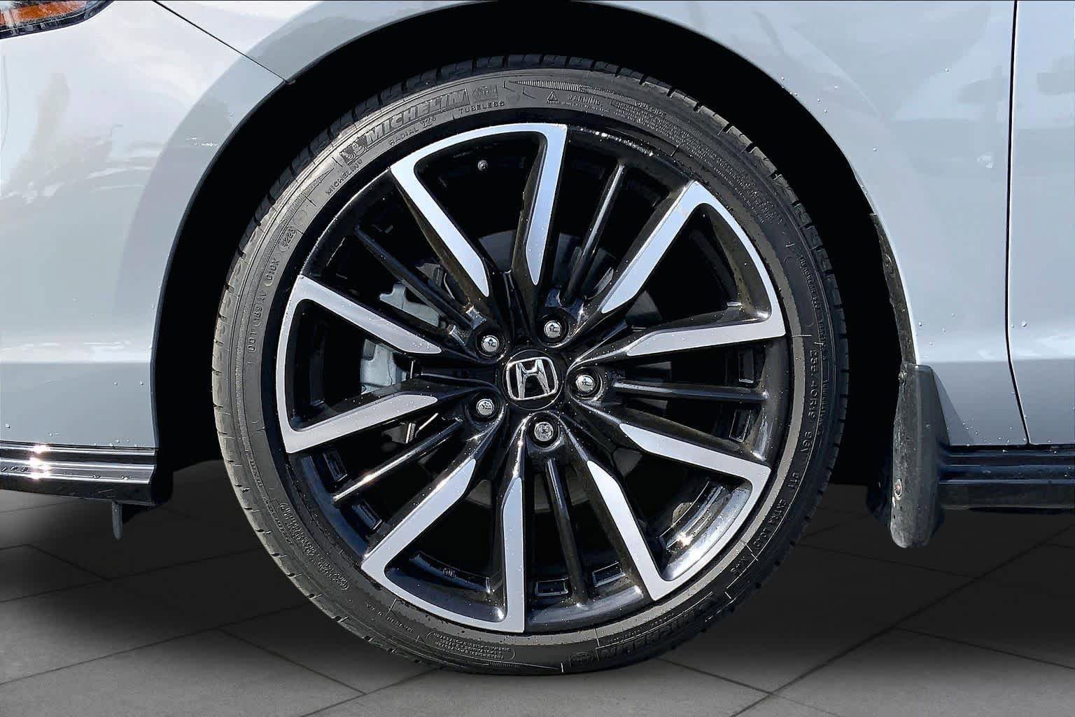Used 2024 Honda Accord Touring image 10
