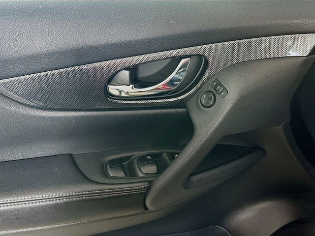 Used 2016 Nissan Rogue SL w/ SL Premium Package image 19