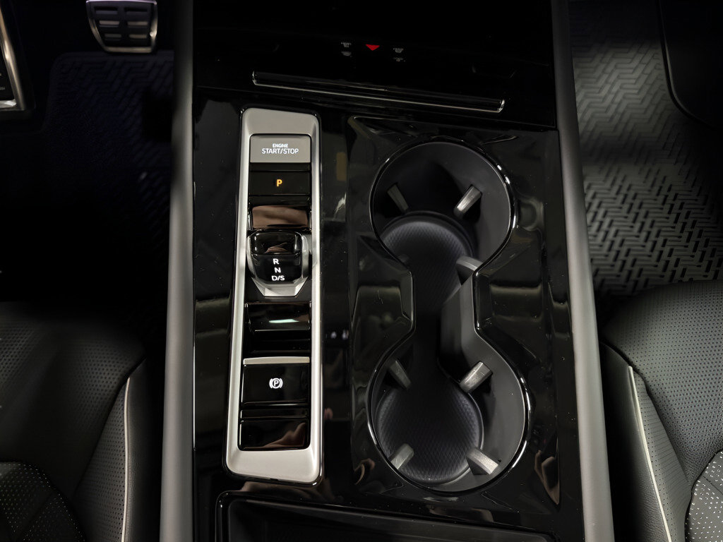 Used 2025 Volkswagen Atlas SEL Premium R-Line image 26