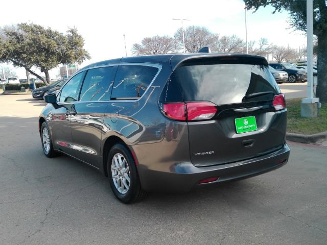 Used 2023 Chrysler Voyager LX FWD image 11