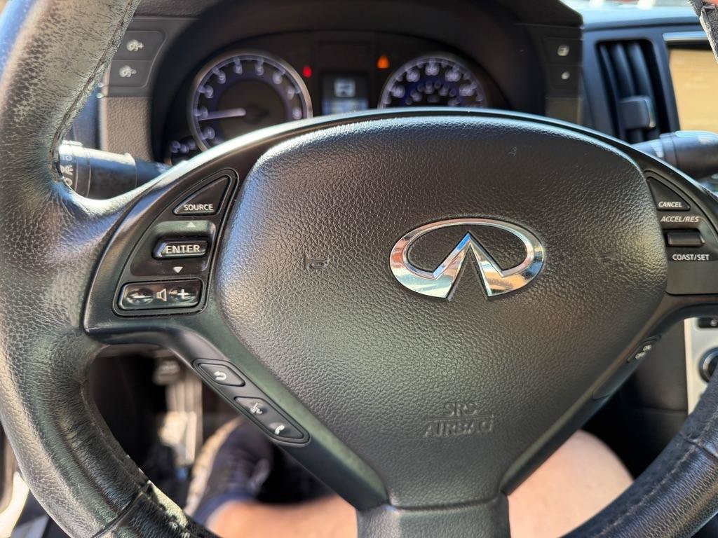 Used 2014 INFINITI Q60 Convertible w/ Premium Package RWD image 29