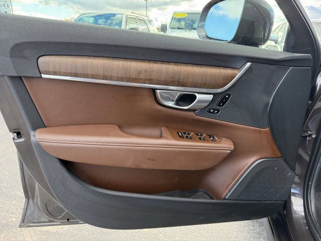 Used 2024 Volvo V90 B6 Cross Country Plus w/ Protection Package Premier image 24