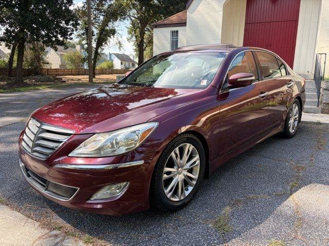 Used 2013 Hyundai Genesis 3.8 w/ Premium Pkg RWD image 2