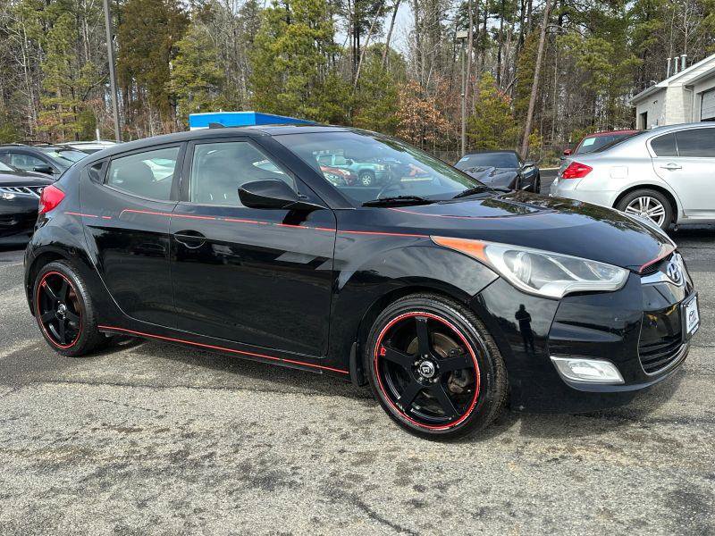 Used 2013 Hyundai Veloster w/ Style Pkg FWD image 2