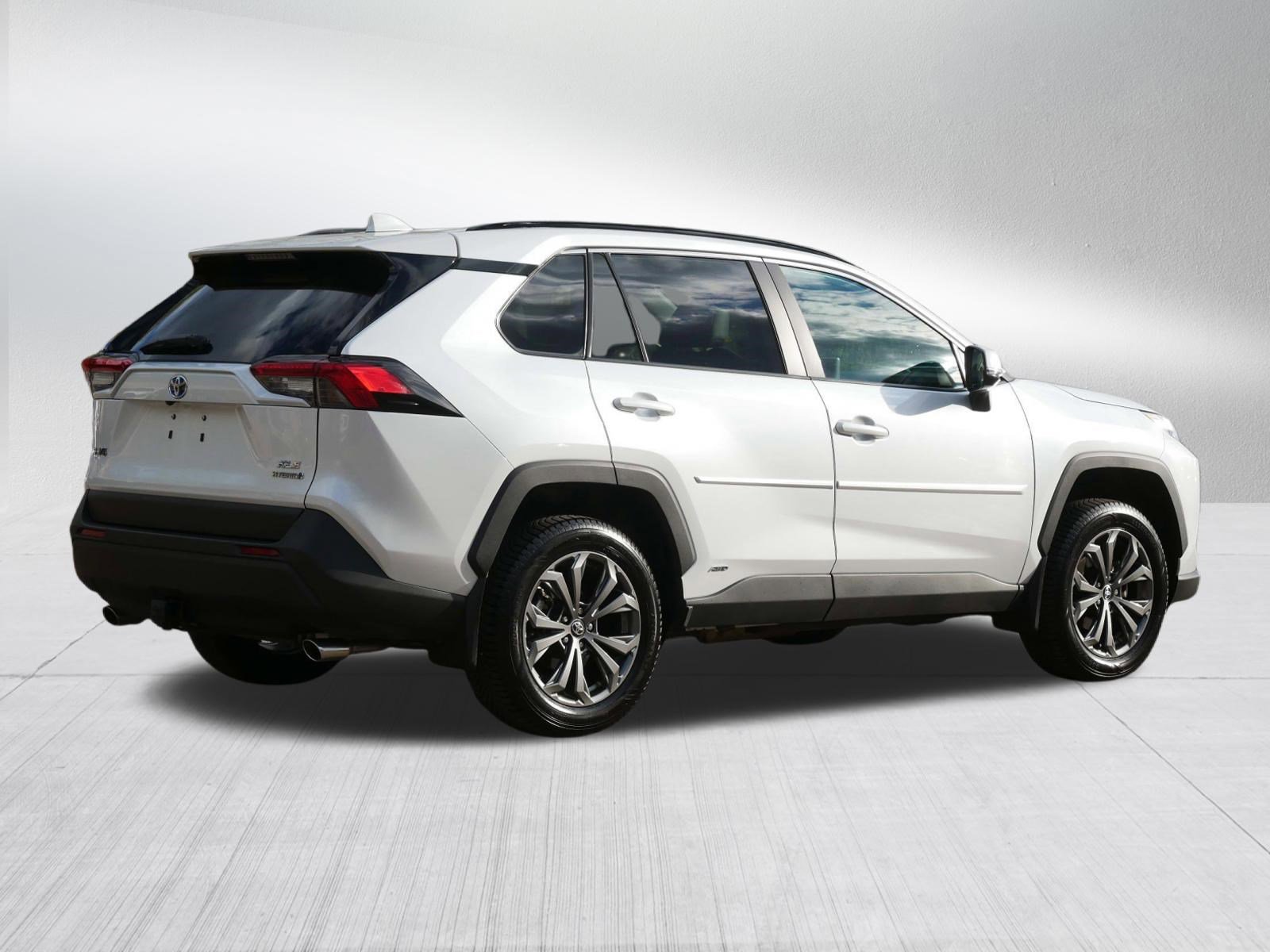 Used 2023 Toyota RAV4 XLE Premium AWD/4WD image 7