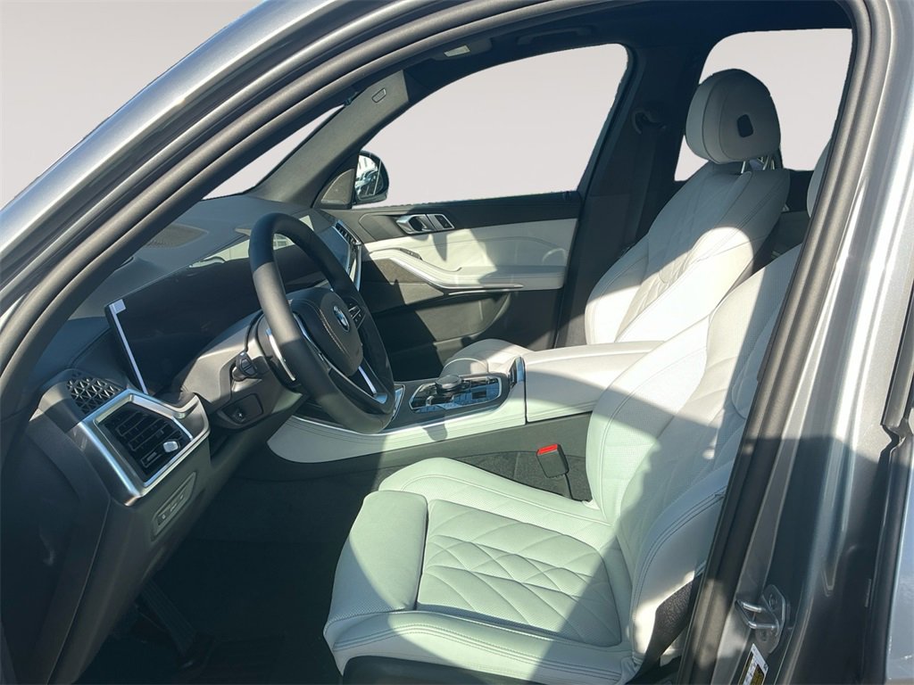 New 2026 BMW X5 xDrive50e image 9