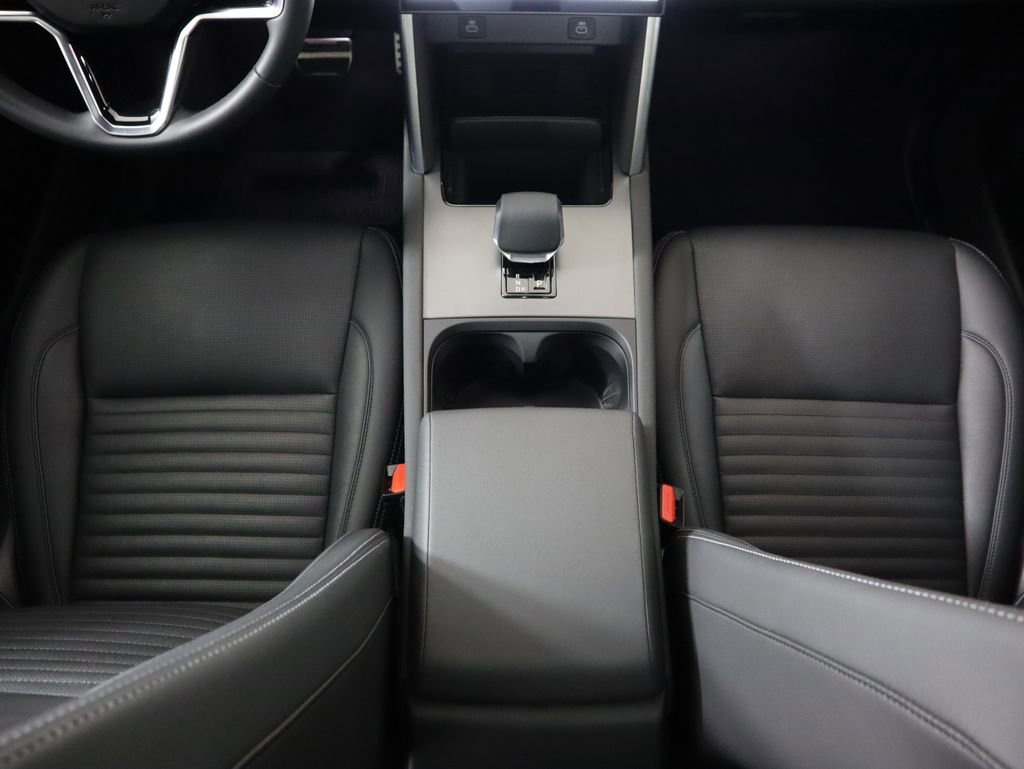 Used 2025 Land Rover Discovery Sport Dynamic SE image 17